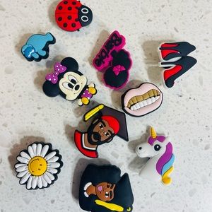 LOT of 10 pcs crocs charms